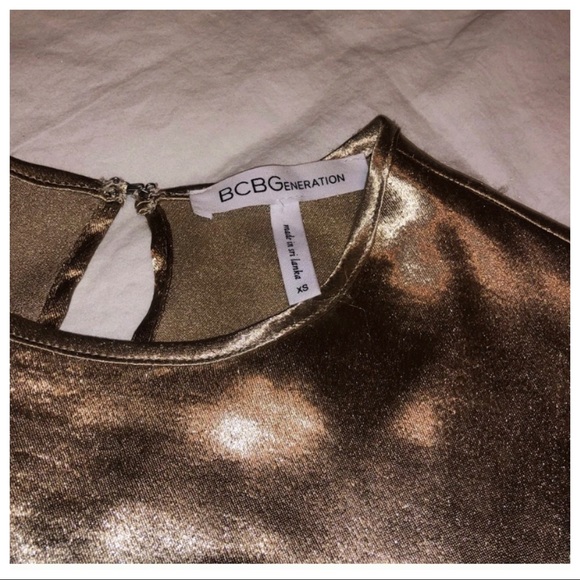 BCBG GENERATION METALLIC CROP TOP GOLD SILK - Picture 4 of 6